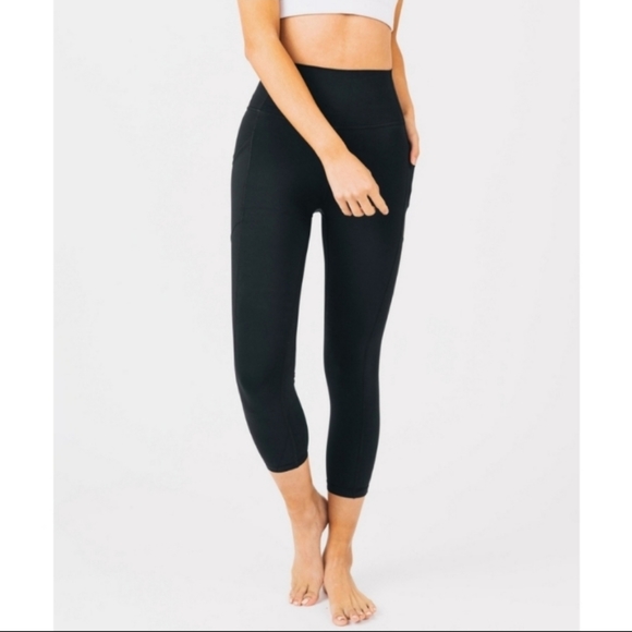 ZYIA Pants - Zyia Active Black Pocket Brilliant Hi-Rise Capri Legging Size 12